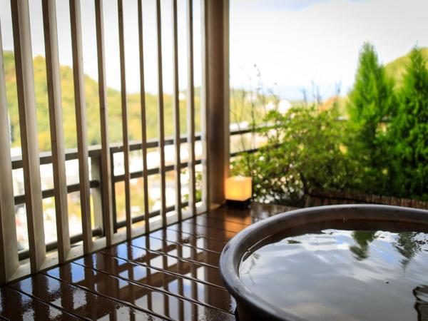 Nakanobo Zuien (Adult Only) : photo 3 de la chambre suite with tatami area and open-air bath - non-smoking (ginsen) meal provided at room