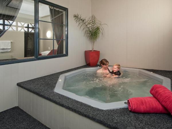 Sport Of Kings Motel : photo 5 de la chambre appartement 1 chambre avec jacuzzi