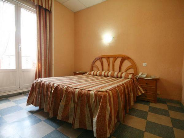 Hostal La Perla Asturiana : photo 3 de la chambre chambre double