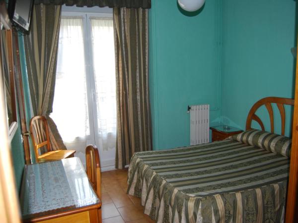 Hostal La Perla Asturiana : photo 5 de la chambre chambre double