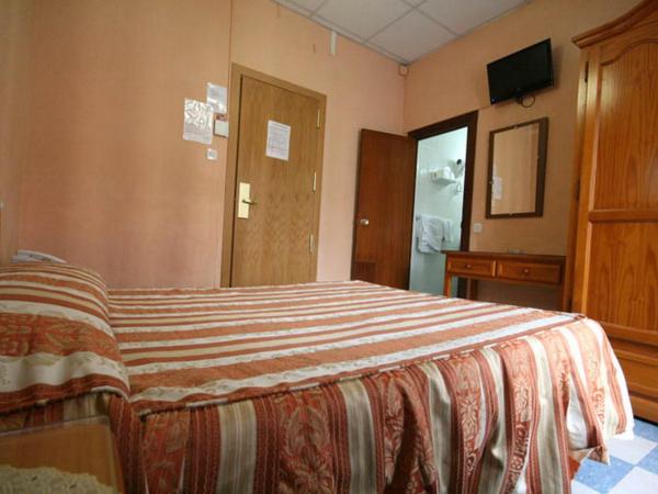 Hostal La Perla Asturiana : photo 8 de la chambre chambre double