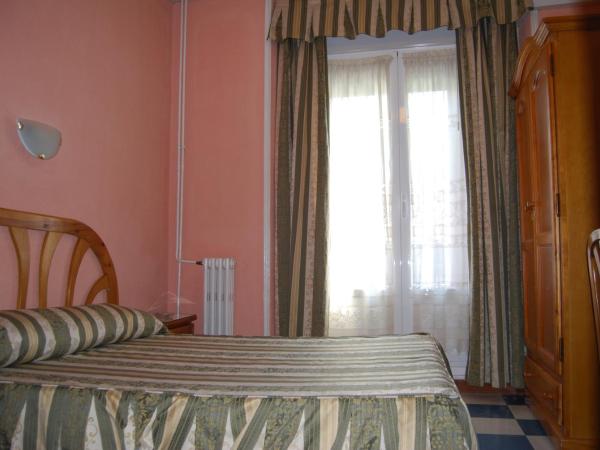 Hostal La Perla Asturiana : photo 9 de la chambre chambre double