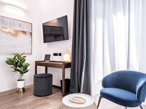 La Spezia by The First - Luxury Rooms & Suites : photo 5 de la chambre suite junior avec balcon
