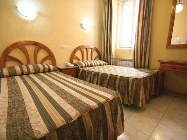 Hostal La Perla Asturiana : photo 5 de la chambre chambre lits jumeaux