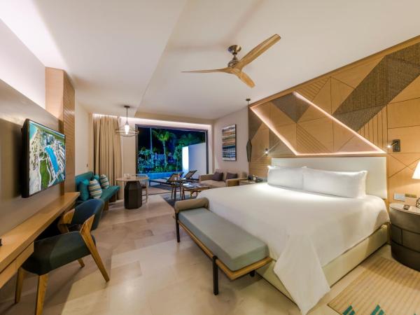 Haven Riviera Cancun - All Inclusive - Adults Only : photo 4 de la chambre suite junior avec accès direct à la piscine - vue partielle sur océan