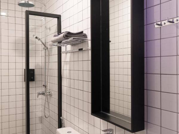 Kooning : photo 6 de la chambre chambre simple avec salle de bains privative