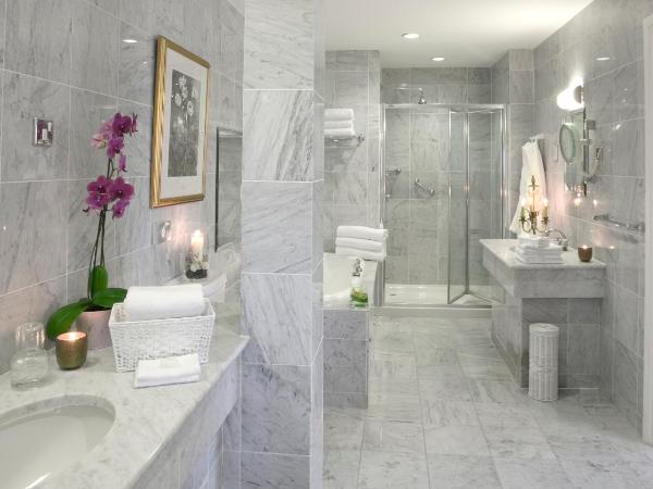 The Culloden Estate and Spa : photo 1 de la chambre suite lit king-size avec balcon