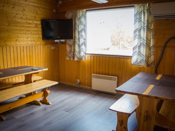 Motelli Rovaniemi : photo 1 de la chambre chambre triple avec salle de bains commune