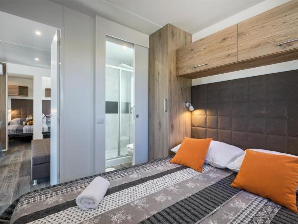 Mobile Homes - Lanterna Premium Camping Resort : photo 5 de la chambre mobile home family prestige