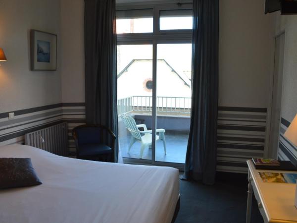 Hôtel des Druides : photo 3 de la chambre chambre familiale avec baignoire