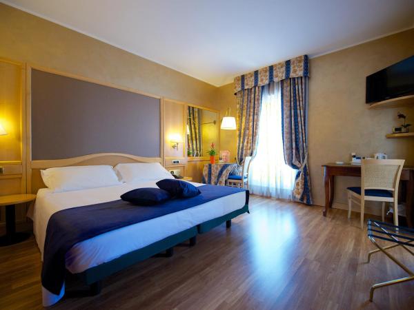 Best Western Hotel Luxor : photo 9 de la chambre chambre lit queen-size supérieure avec terrasse