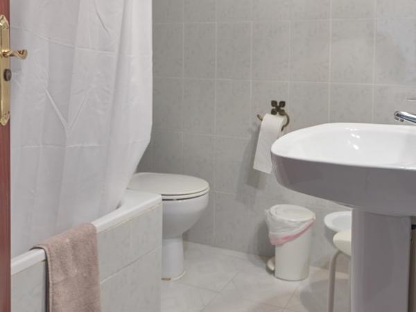 Hostal Guerra : photo 1 de la chambre chambre simple standard avec salle de bains commune