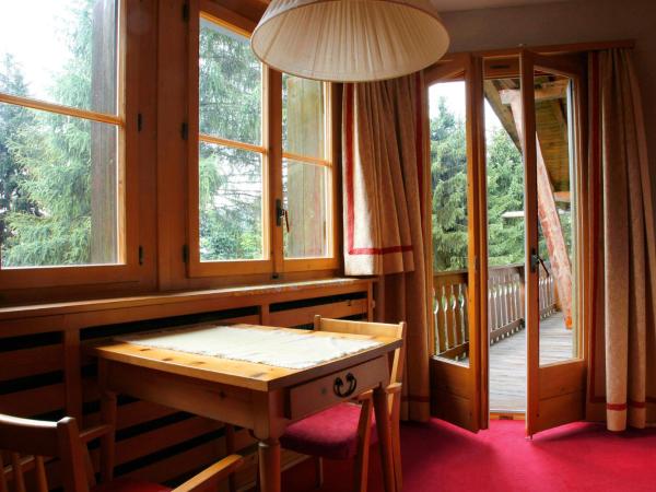 Arche de Noé B&B : photo 2 de la chambre chambre double avec salle de bains commune et balcon 
