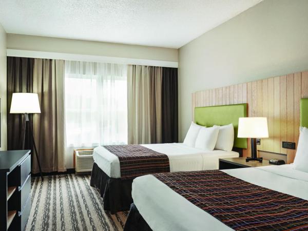 Country Inn & Suites by Radisson, Nashville Airport East, TN : photo 3 de la chambre chambre avec 2 grands lits queen-size 