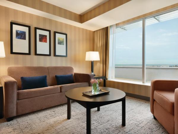 Radisson Hotel Vancouver Airport : photo 5 de la chambre penthouse king corner suite, non smoking