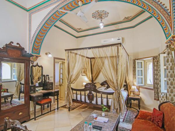 Alsisar Haveli - Heritage Hotel : photo 7 de la chambre chambre deluxe double ou lits jumeaux