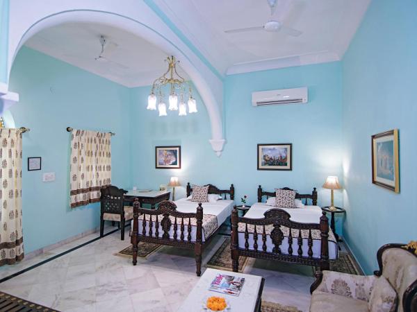 Alsisar Haveli - Heritage Hotel : photo 9 de la chambre chambre deluxe double ou lits jumeaux