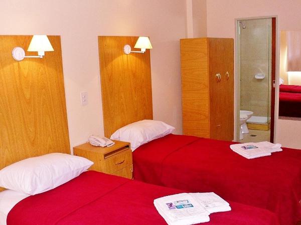 Juramento de Lealtad Townhouse Hotel : photo 6 de la chambre chambre lits jumeaux