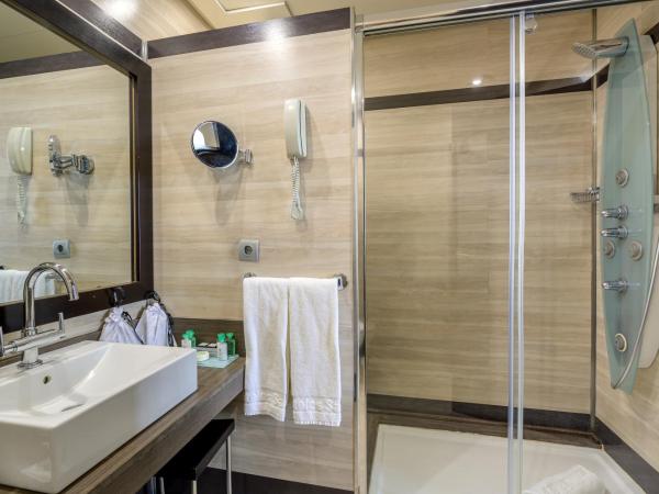 Hotel Saray : photo 5 de la chambre chambre familiale (2 adultes et 2 enfants)
