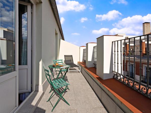One Shot Prado 23 : photo 2 de la chambre chambre double ou lits jumeaux supérieure avec terrasse
