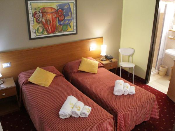 Hotel Lugano : photo 2 de la chambre chambre lits jumeaux