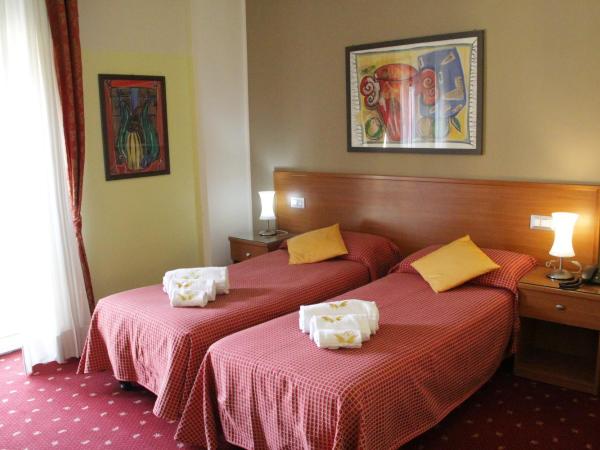 Hotel Lugano : photo 4 de la chambre chambre lits jumeaux