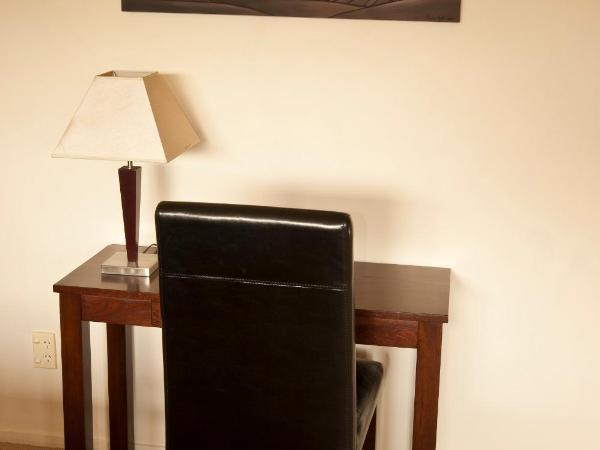 Whakaipo Lodge : photo 3 de la chambre suite avec lit super king-size