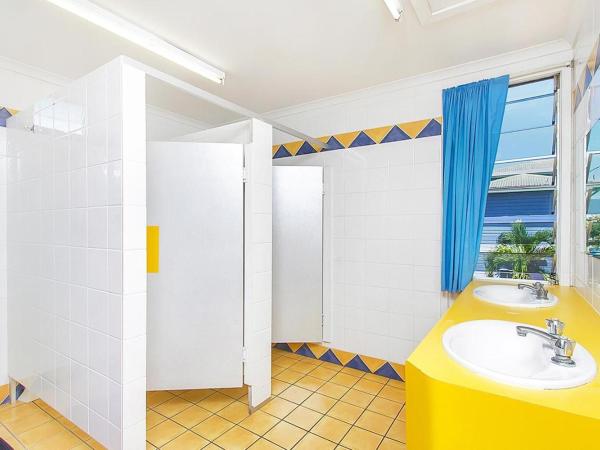 Caravella Backpackers : photo 1 de la chambre chambre double avec salle de bains commune