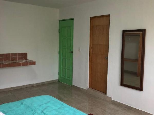 Airport Sleepy Inn : photo 2 de la chambre chambre lit queen-size deluxe