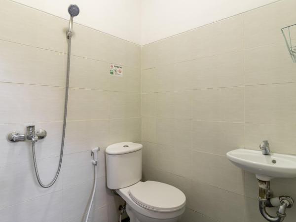 RedDoorz near Plaza Atrium Senen : photo 7 de la chambre chambre double