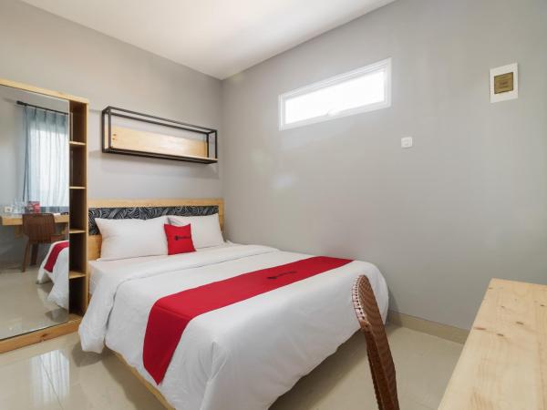 RedDoorz near Plaza Atrium Senen : photo 1 de la chambre chambre double