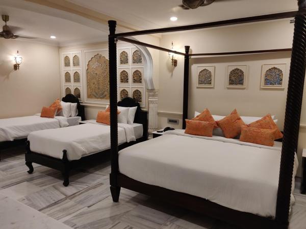 Laxmi Palace Heritage Boutique Hotel : photo 1 de la chambre family room free pick up on arrival only from train or bus station (8am-8pm)