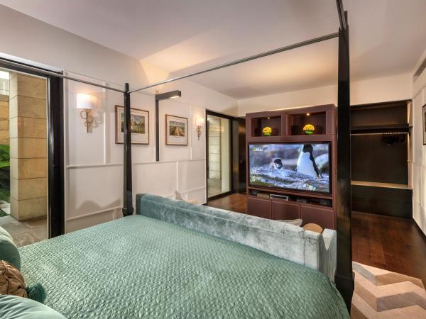 The Lodhi - A member of The Leading Hotels Of The World : photo 4 de la chambre lodhi signature suite with  happy hours at safari lounge 5 to 7 pm, buy 01 drink and get another drink complimentary (spirits), 1200 spa credit per booking