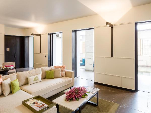 The Lodhi - A member of The Leading Hotels Of The World : photo 2 de la chambre verandah pool suite with  happy hours at safari lounge 5 to 7 pm, buy 01 drink and get another drink complimentary (spirits), 1200 spa credit per booking