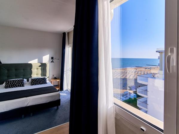 Hotel Concordia : photo 8 de la chambre chambre familiale - vue latérale sur mer