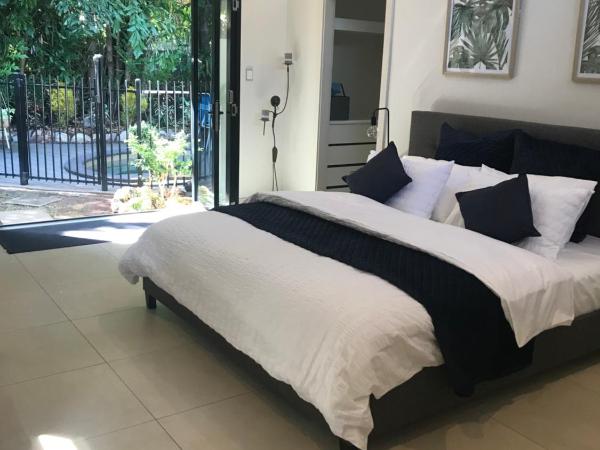 The Tropical Sanctuary : photo 1 de la chambre suite lit king-size - vue sur piscine