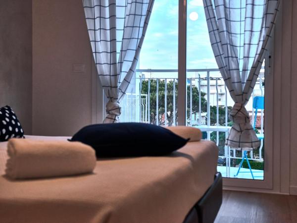 Hotel Concordia : photo 5 de la chambre chambre double ou lits jumeaux deluxe avec balcon - vue latérale sur mer