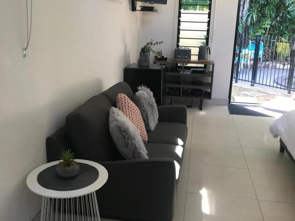 The Tropical Sanctuary : photo 6 de la chambre suite lit king-size - vue sur piscine