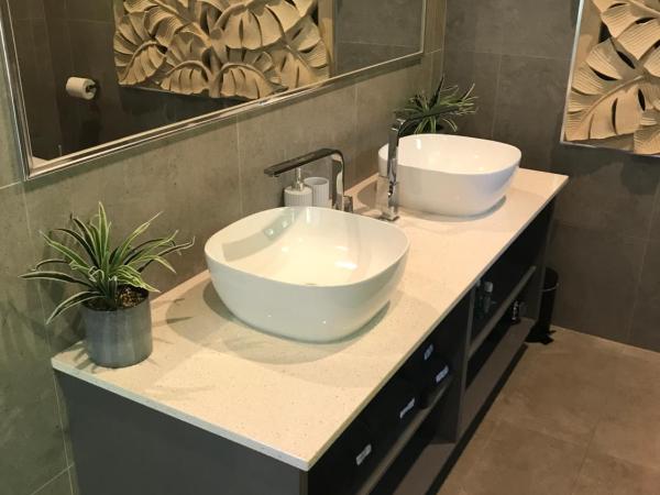 The Tropical Sanctuary : photo 7 de la chambre suite lit king-size - vue sur piscine