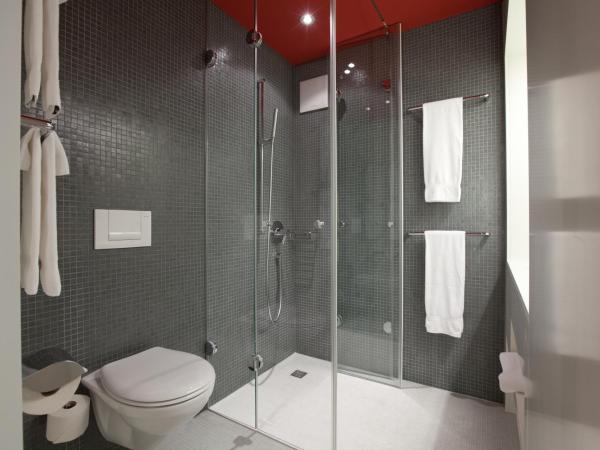Hotel Dom : photo 3 de la chambre chambre individuelle - côté rue