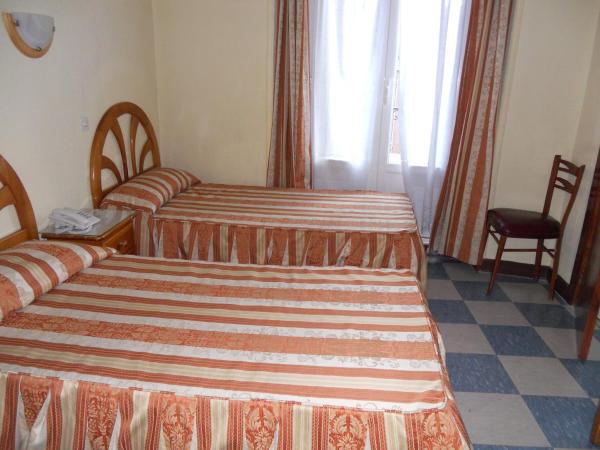 Hostal La Perla Asturiana : photo 5 de la chambre chambre triple