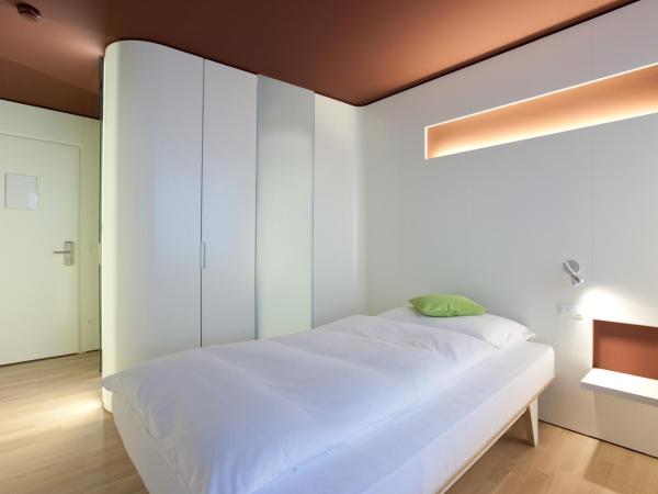 Hotel Dom : photo 6 de la chambre chambre individuelle - côté rue