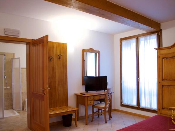 Hotel Casanova : photo 2 de la chambre chambre triple - accessible aux personnes à mobilité réduite