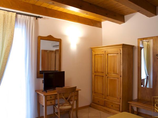 Hotel Casanova : photo 8 de la chambre chambre double avec salle de bains privative