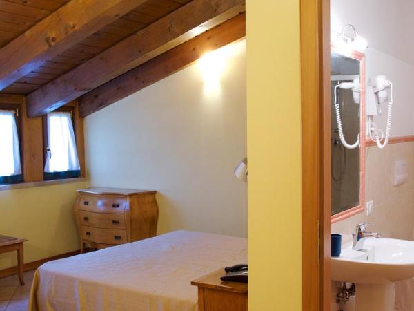 Hotel Casanova : photo 5 de la chambre chambre double avec salle de bains privative