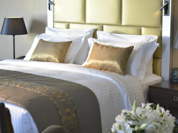 Wyndham Grand Istanbul Europe : photo 3 de la chambre suite lit queen-size – non-fumeurs