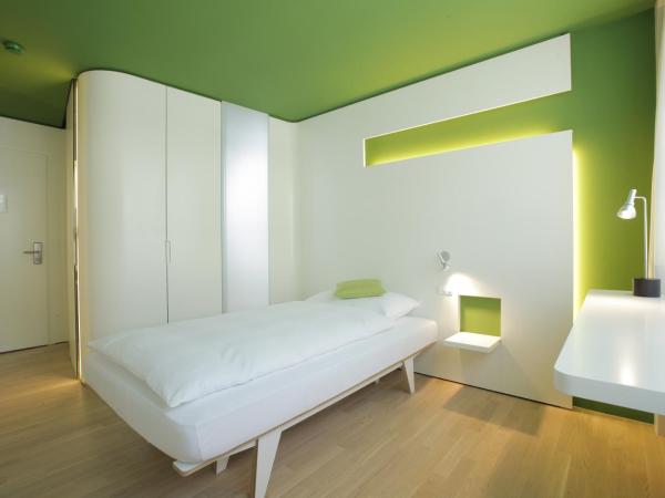 Hotel Dom : photo 1 de la chambre chambre individuelle - côté rue