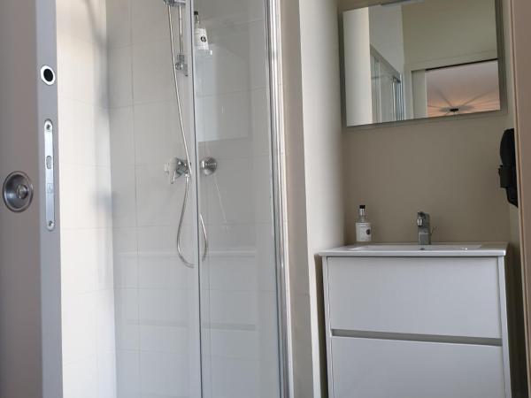 Au Loup Historic Apartments : photo 6 de la chambre appartement 7