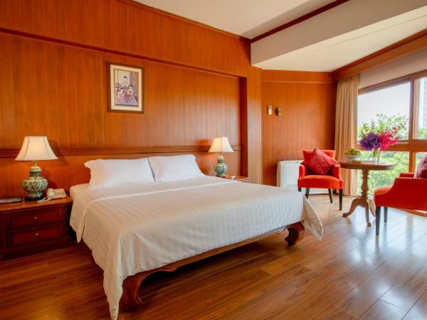 Sailom Hotel Hua Hin - SHA Extra Plus : photo 2 de la chambre suite avec balcon