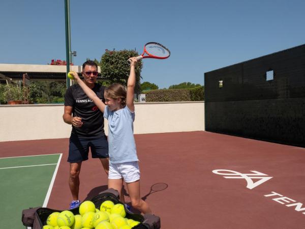 JA The Resort - JA Palm Tree Court, Dubai : photo 9 de la chambre suite junior - vue sur mer - accès exclusif à la piscine tamr, la plage et l’aire de jeux aquatique